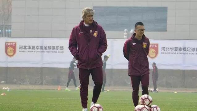边摸边吃奶视频