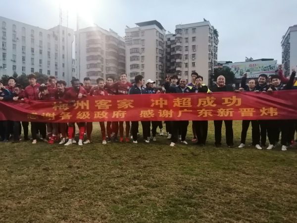摸胸爱爱小说